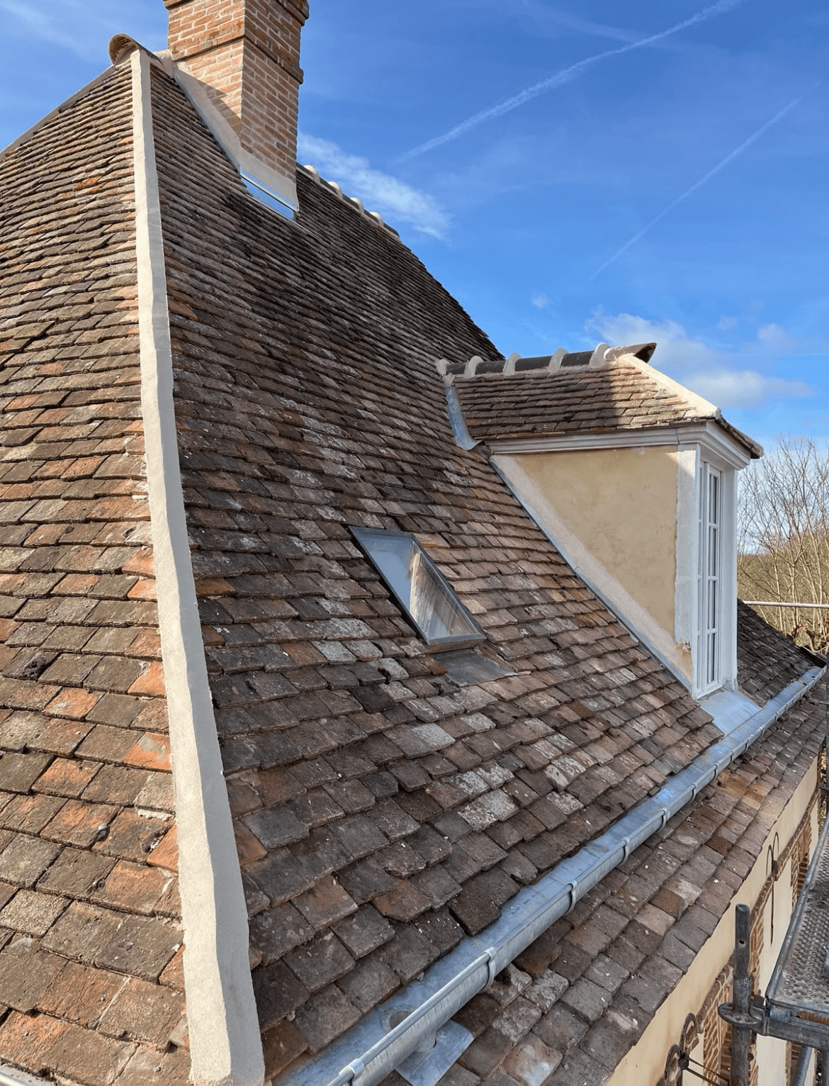 Intervention urgence toiture Compagnons Weiss à Anet